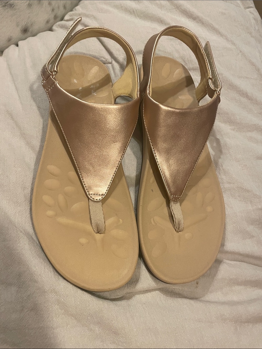 Women’s Metallic Rose Gold Slingback Thong Sandals - Picture 2 of 7